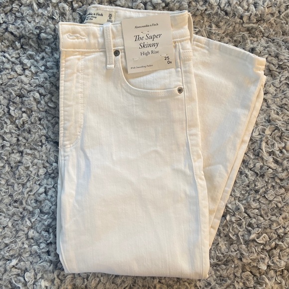 Abercrombie & Fitch Denim - Brand new with tags! Abercrombie & Fitch White Jeans. Size 25/0 regular.